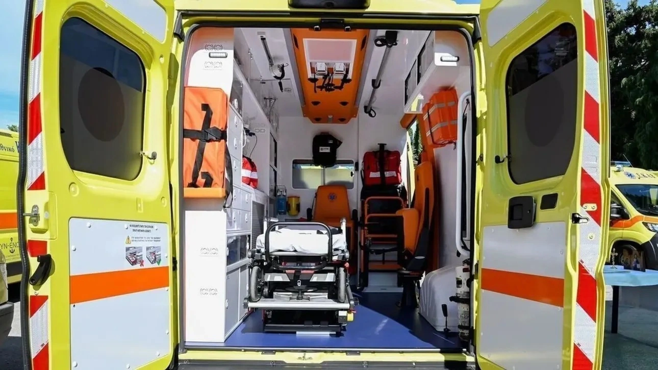 Εργατικό ατύχημα είχε ένας 50χρονος οικοδόμος στο Βόλο, καθώς έπεσε από τον τρίτο όροφο οικοδομής.
