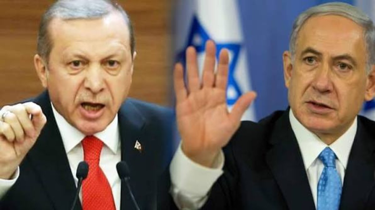 Σε μια κίνηση που αναμένεται να κλιμακώσει κατακόρυφα τη διπλωματική ένταση στην περιοχή, το 11ο Ανώτατο Ποινικό Δικαστήριο της Κωνσταντινούπολης εξέδωσε διεθνές ένταλμα σύλληψης κόκκινη ειδοποίηση σε βάρος του Ισραηλινού πρωθυπουργού, Μπενιαμίν Νετανιάχου, καθώς και άλλων κορυφαίων αξιωματούχων της χώρας.