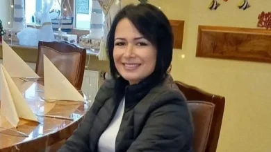 Μέσα σε πέντε λεπτά έχασε τη ζωή της η 44χρονη μετά τη μαχαιριά που της κατάφερε ο 53χρονος σύζυγός της στη γυναικοκτονία στη Διαλαμπή Ροδόπης το μεσημέρι της Τετάρτης (26.8.26) που έχει συγκλονίσει το πανελλήνιο.