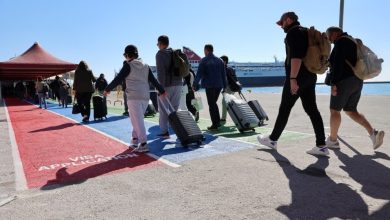 «Γιατί οι Τούρκοι συρρέουν στα ελληνικά νησιά;» αναρωτιέται η τουρκική εφημερίδα Nefes και ως απάντηση αναλύει τους λόγους για τους οποίους