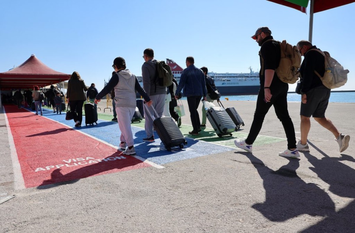 «Γιατί οι Τούρκοι συρρέουν στα ελληνικά νησιά;» αναρωτιέται η τουρκική εφημερίδα Nefes και ως απάντηση αναλύει τους λόγους για τους οποίους